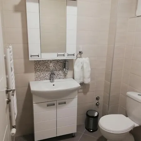 Airport View Apartament *