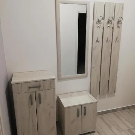 Airport View Apartament *