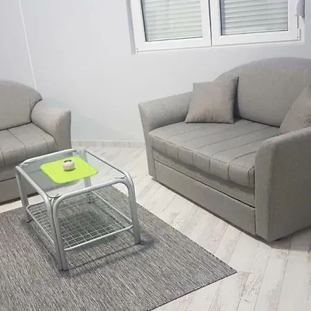 Airport View Apartament *